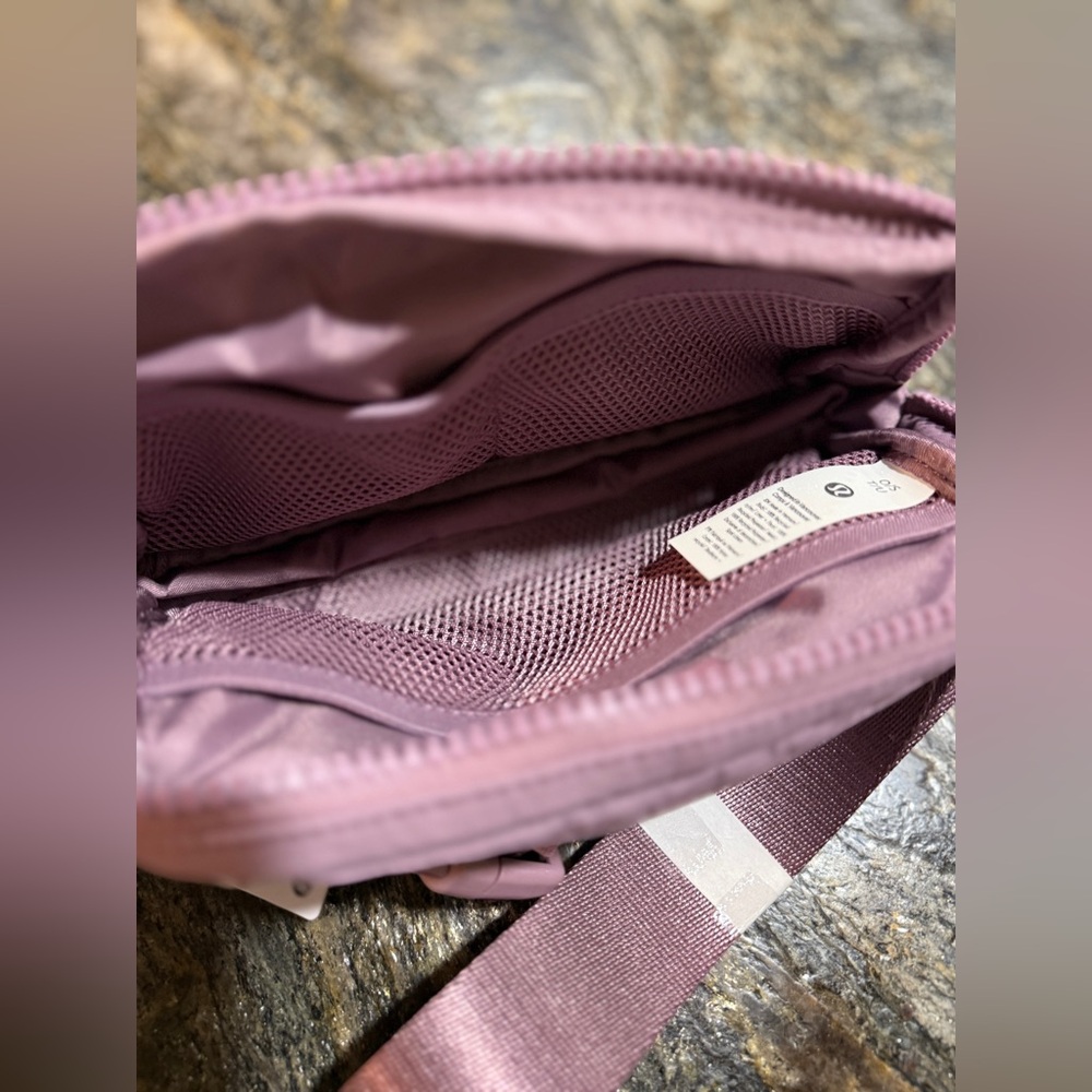 NWT Lululemon Everywhere Belt Bag 1L - Picture 9 of 11